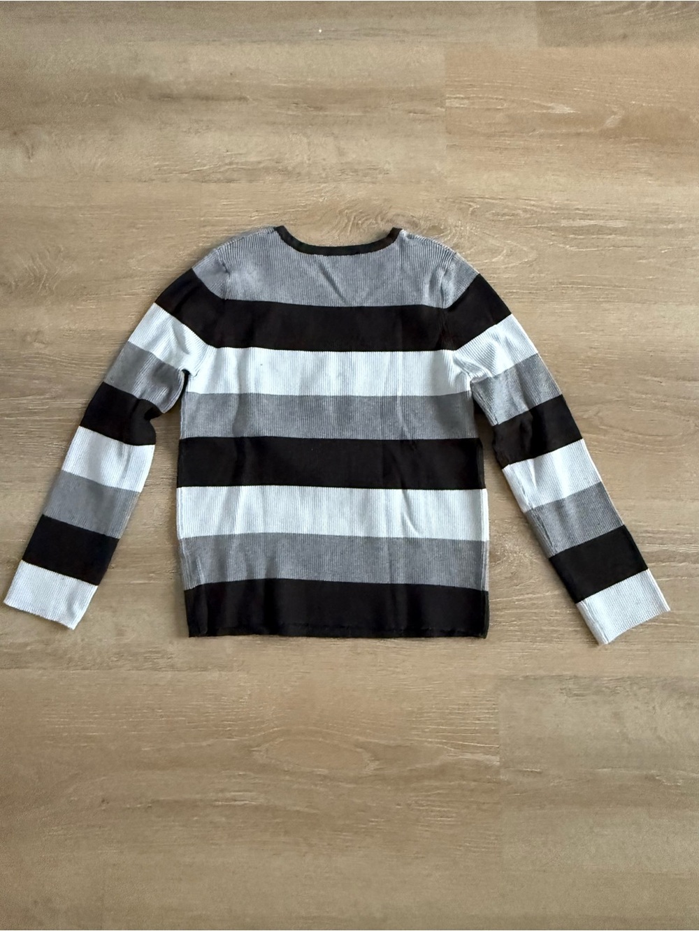 Women’s Gray Ribbed Sweater - Large - Picture 2 of 3